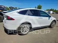 2021 Tesla Model X фото