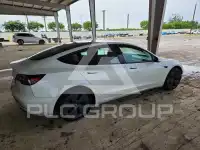 2021 Tesla Model 3 фото