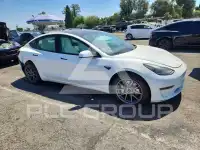 2021 Tesla Model 3 фото