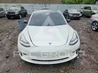 2021 Tesla Model 3 фото