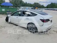 2021 Tesla Model 3 фото