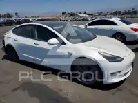 2021 Tesla Model 3 фото