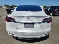 2021 Tesla Model 3 фото