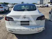 2021 Tesla Model 3 фото