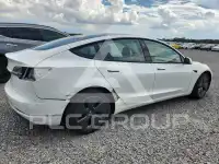 2021 Tesla Model 3 фото