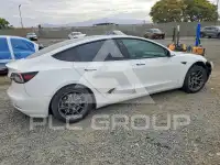 2021 Tesla Model 3 фото