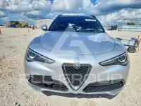 2021 Alfa Romeo Stelvio photo