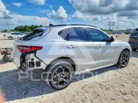 2021 Alfa Romeo Stelvio photo