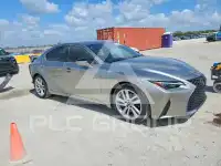 2021 Lexus IS фото
