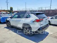 2021 Toyota RAV4 фото