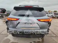 2021 Toyota Highlander photo