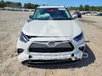 2021 Toyota Highlander photo