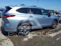 2021 Toyota Highlander photo