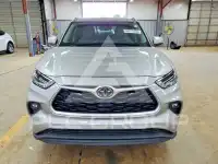 2021 Toyota Highlander photo