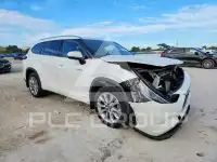 2021 Toyota Highlander photo