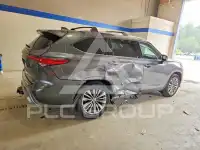 2021 Toyota Highlander photo