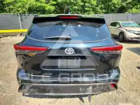 2021 Toyota Highlander photo