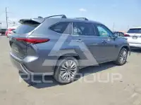 2021 Toyota Highlander photo