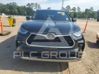 2021 Toyota Highlander photo