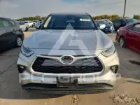 2021 Toyota Highlander photo