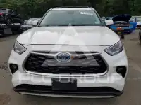 2021 Toyota Highlander photo