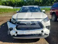 2021 Toyota Highlander photo