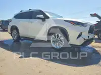 2021 Toyota Highlander photo