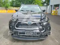 2021 Toyota Highlander photo