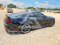 2021 Ford MUSTANG photo