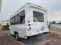2022 Chevrolet Express фото