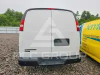 2022 Chevrolet Express фото