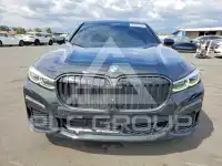 2022 BMW 740 photo