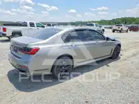 2022 BMW 750 фото