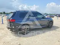 2022 BMW X7 фото