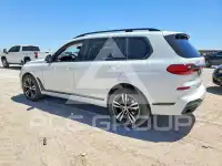 2022 BMW X7 фото