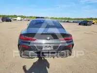 2022 BMW M8 фото