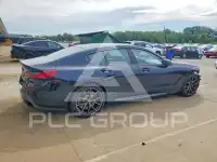 2022 BMW M8 фото