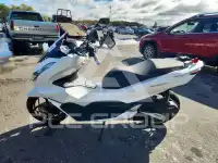 2022 Honda PCX фото