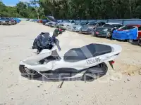 2022 Honda PCX фото