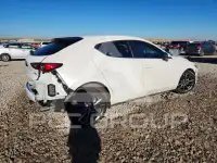 2022 Mazda 3 photo