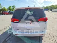 2022 Chrysler Pacifica photo