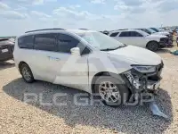 2022 Chrysler PACIFICA photo