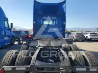 2022 Volvo VNR фото