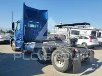 2022 Volvo VNR фото
