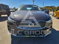 2022 Volvo XC60 фото