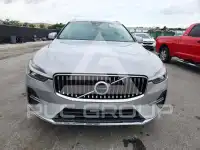 2022 Volvo XC60 фото