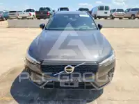 2022 Volvo XC60 photo