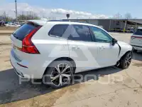 2022 Volvo XC60 фото