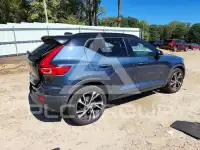 2022 Volvo XC40 фото
