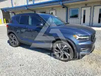 2022 Volvo XC40 фото